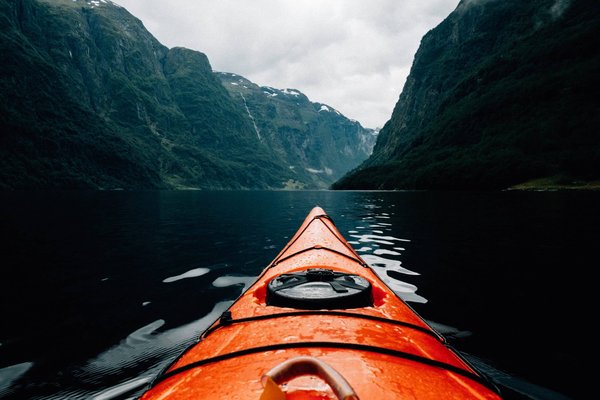 Comment planifier une exploration des fjords de Norvège en kayak ?